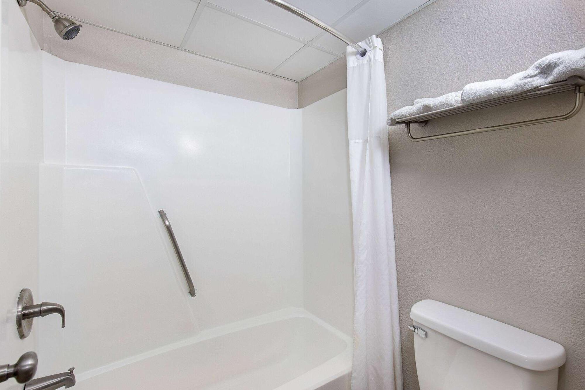 Days Inn By Wyndham Knoxville North Powell Bagian luar foto