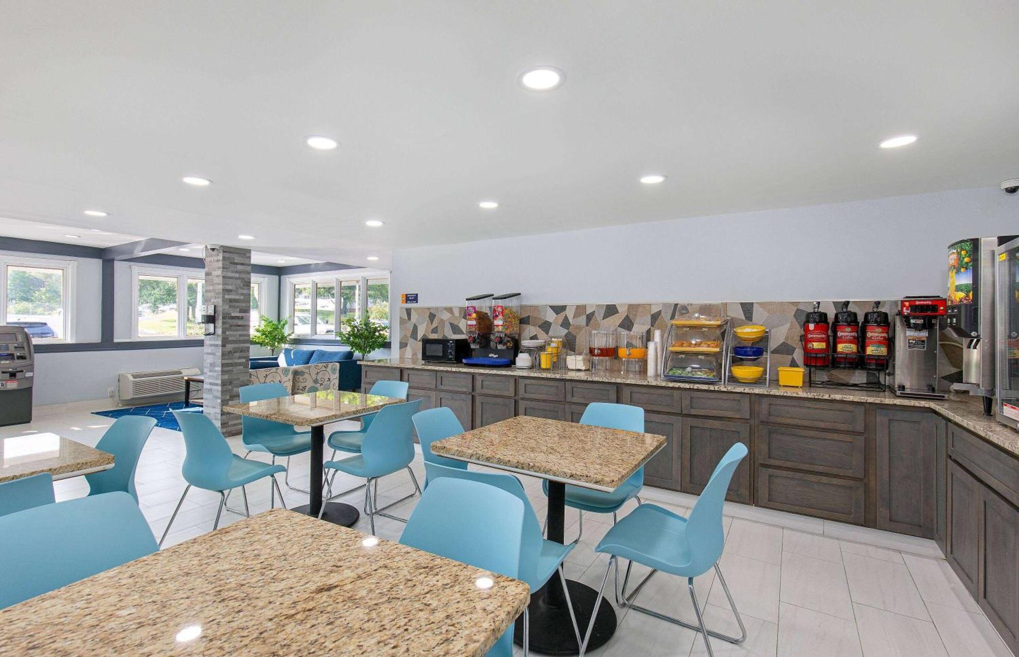 Days Inn By Wyndham Knoxville North Powell Bagian luar foto